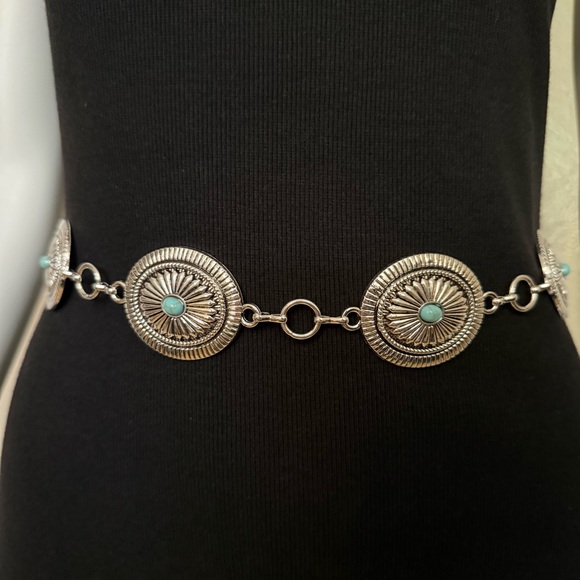Accessories - Old silver tone metallic concho style faux turquoise chain belt